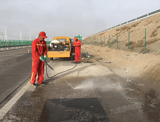 新疆高速公路修补