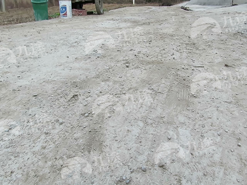 新修水泥路面受冻了处理